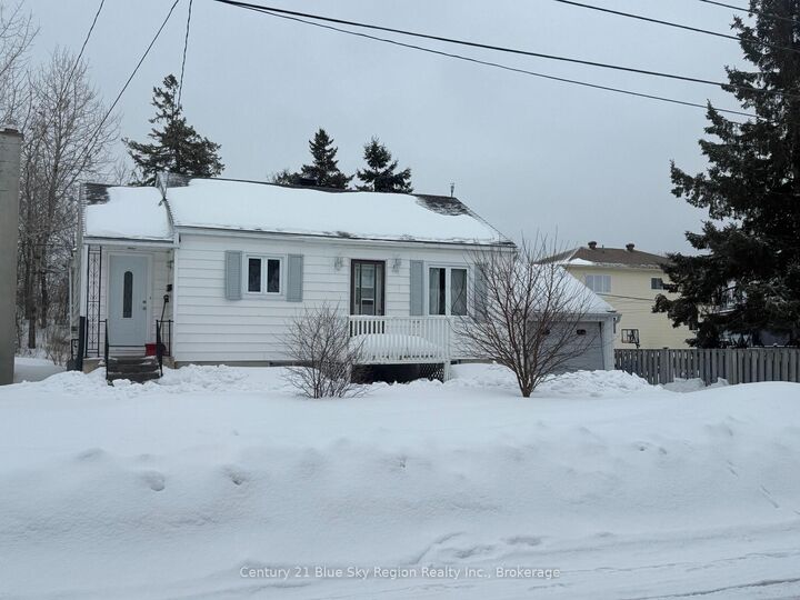 Property Photo:  578 McPhail Street  ON P1B 5Z2 
