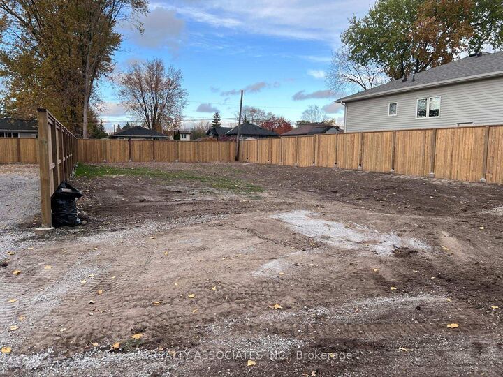 Property Photo:  346 Miami Drive  ON L4P 2Z7 
