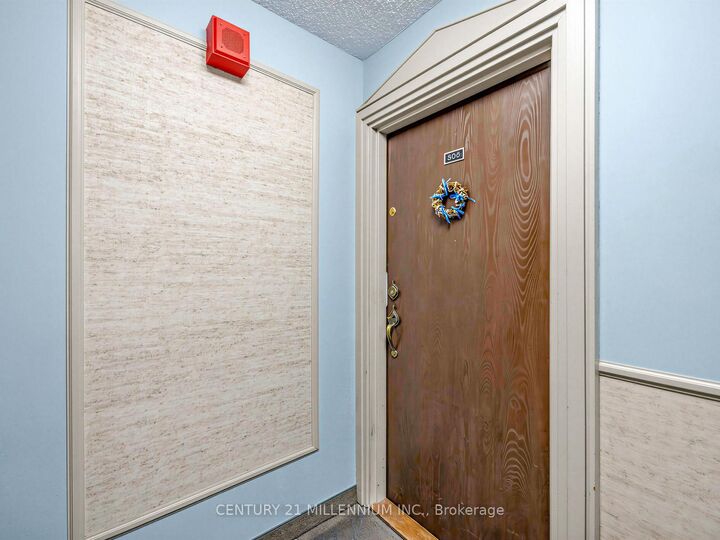 Property Photo:  2130 Weston Road 805  ON M9N 3R9 