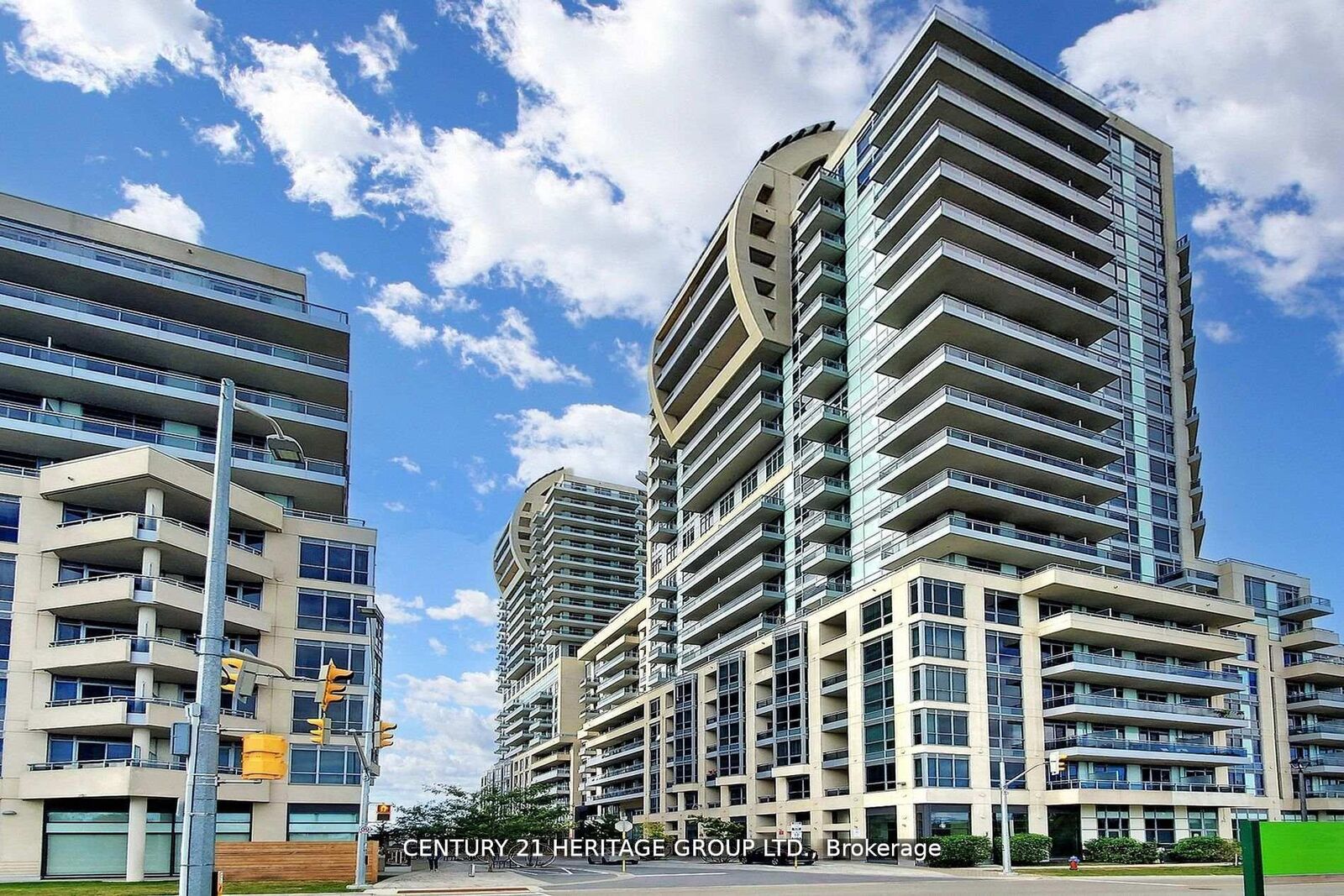 Property Photo:  9201 Yonge Street 319  ON L4C 6Z2 