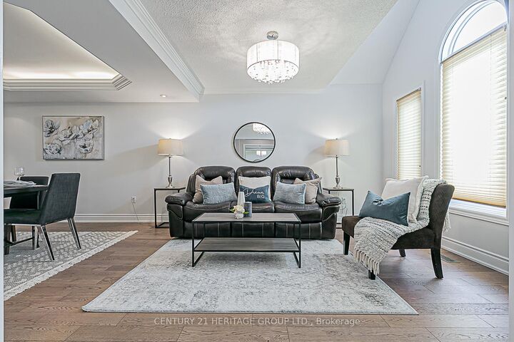 Property Photo:  310 Chambers Crescent  ON L3X 1T2 