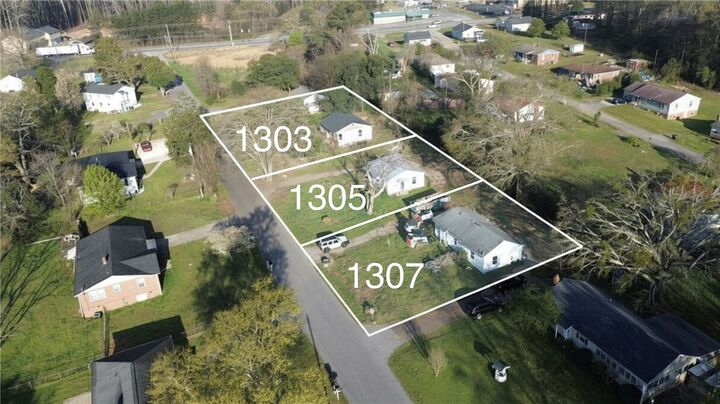 Property Photo:  1303 E Park Drive  SC 29621 