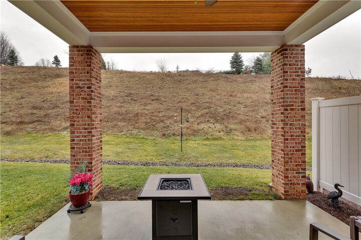 Property Photo: 709 Crosswinds Dr PA 15317