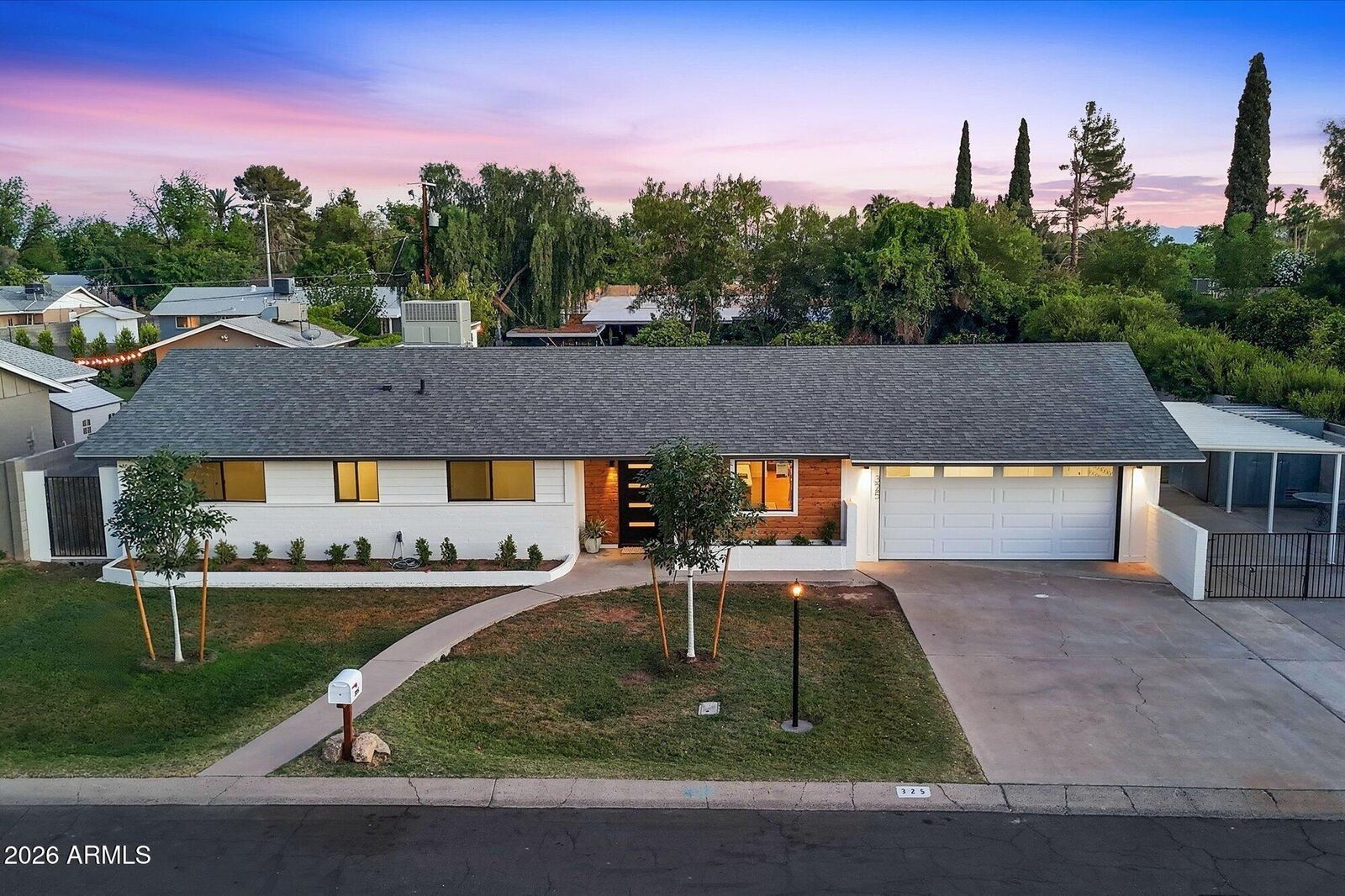 Property Photo:  325 W Loma Lane  AZ 85021 