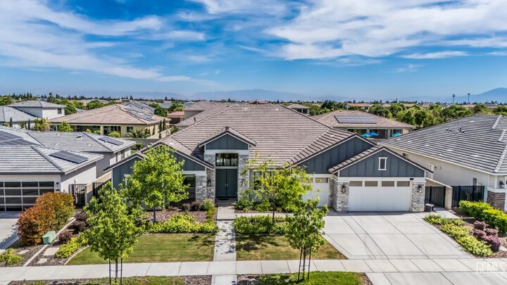 Property Photo:  3702 Marian Way  CA 93311 