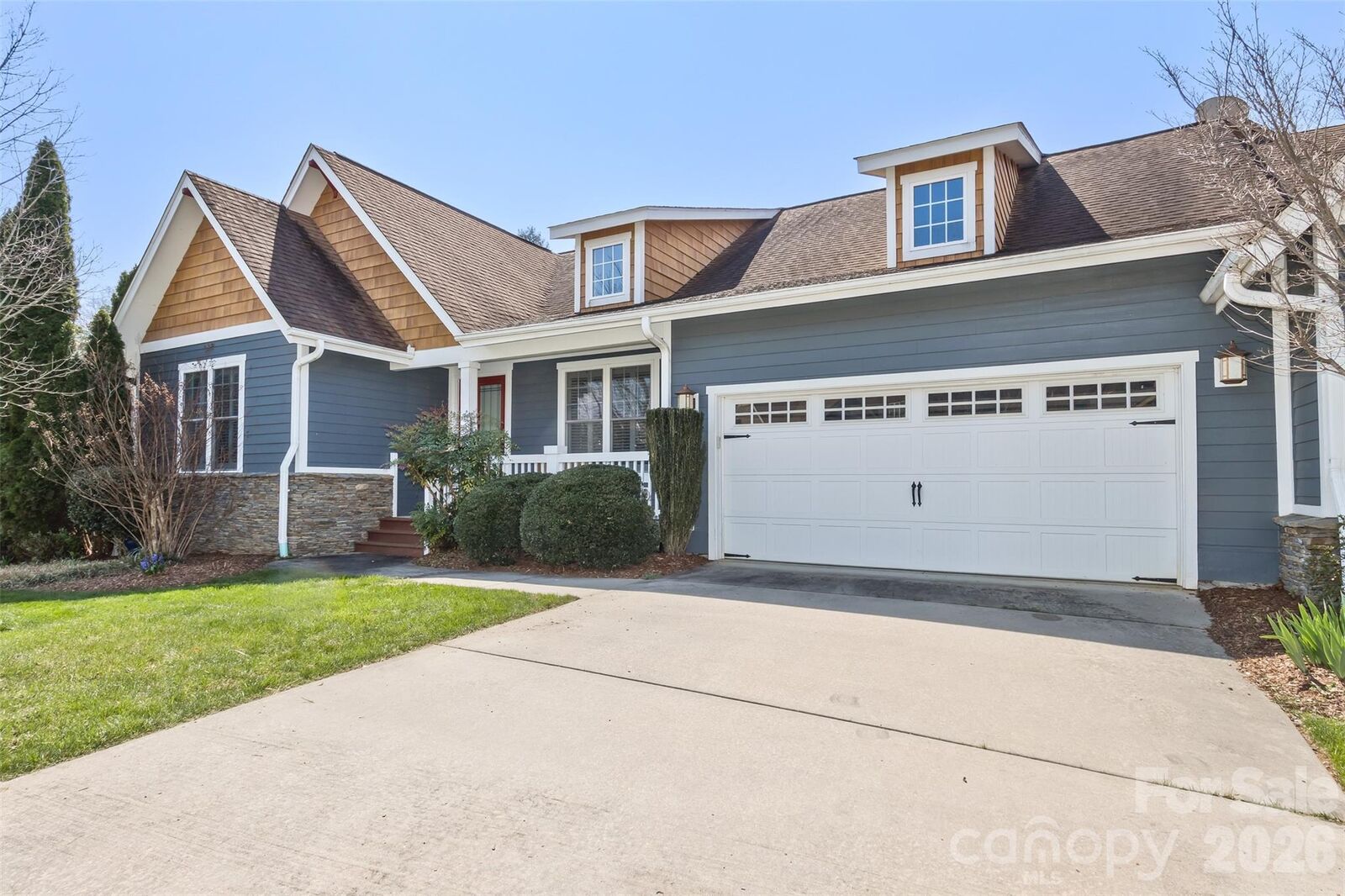 Property Photo: 37 Creekside View Drive NC 28804