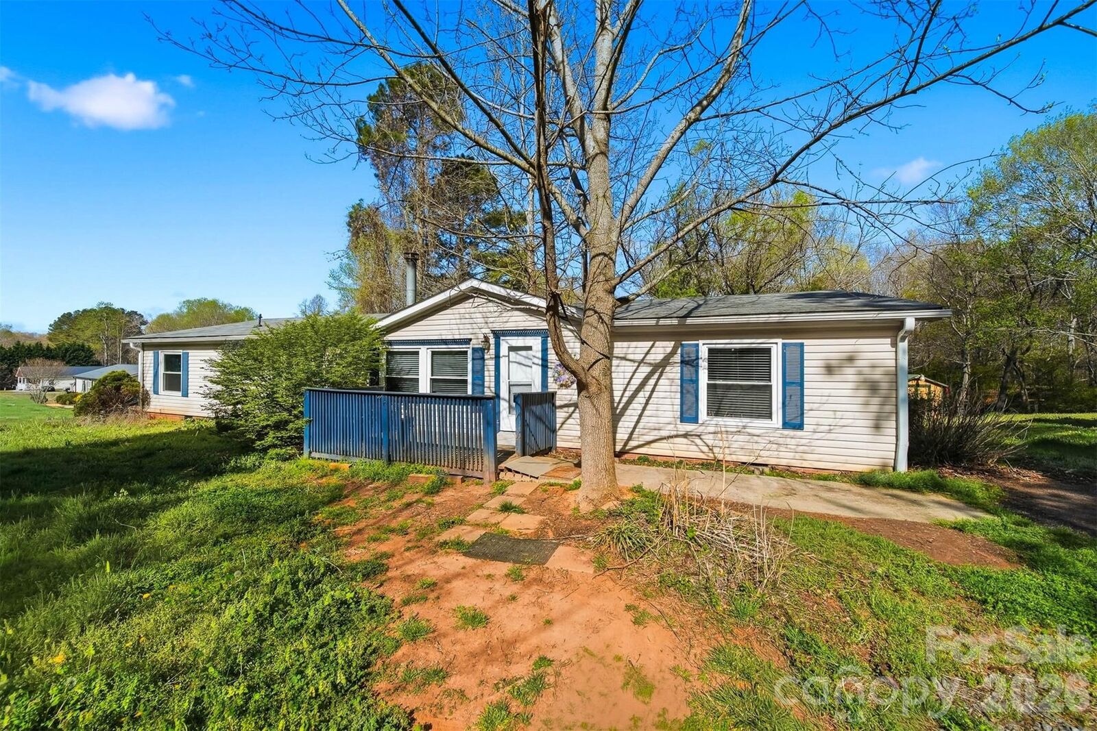 Property Photo: 4377 Dry Pond Lane NC 28613