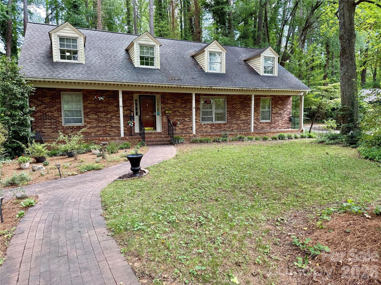 Property Photo: 604 Whittington Place NC 28677