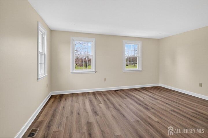 Property Photo:  8 Sussex Way  NJ 08831 