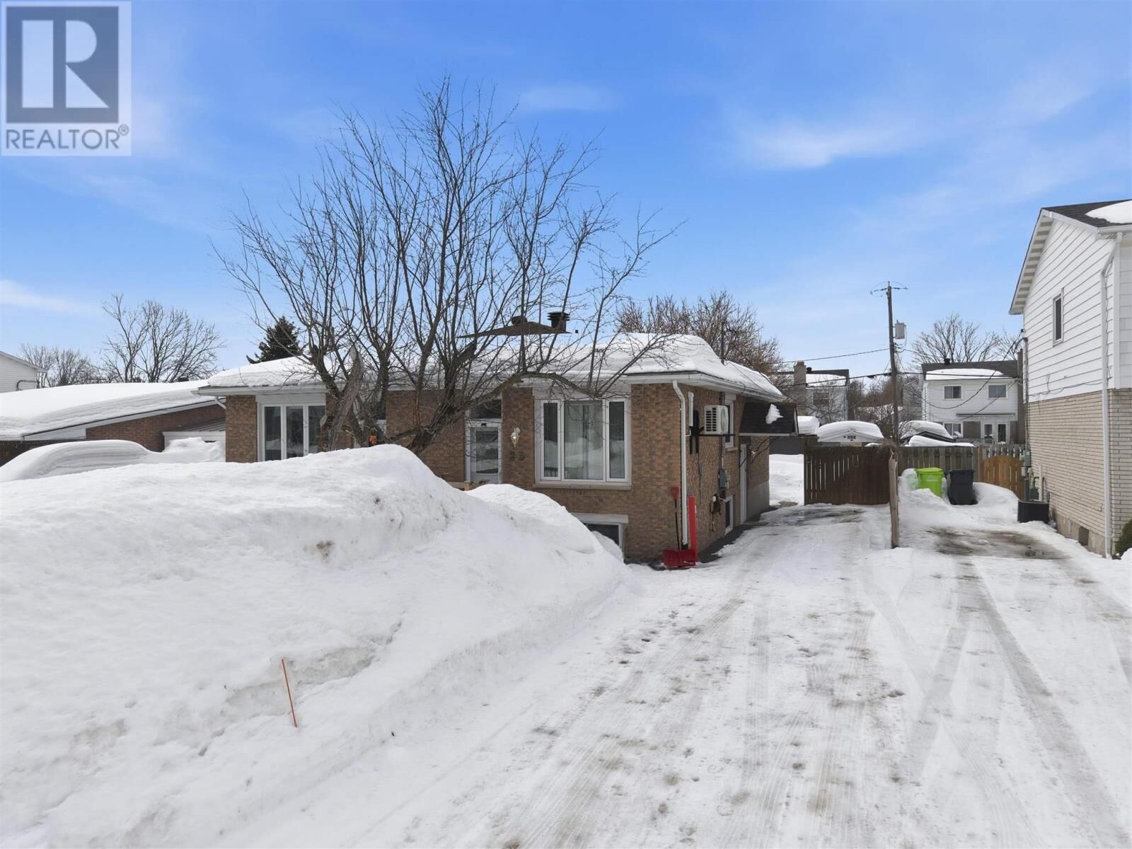 Property Photo:  25 Amherst St  ON P6C 5V5 
