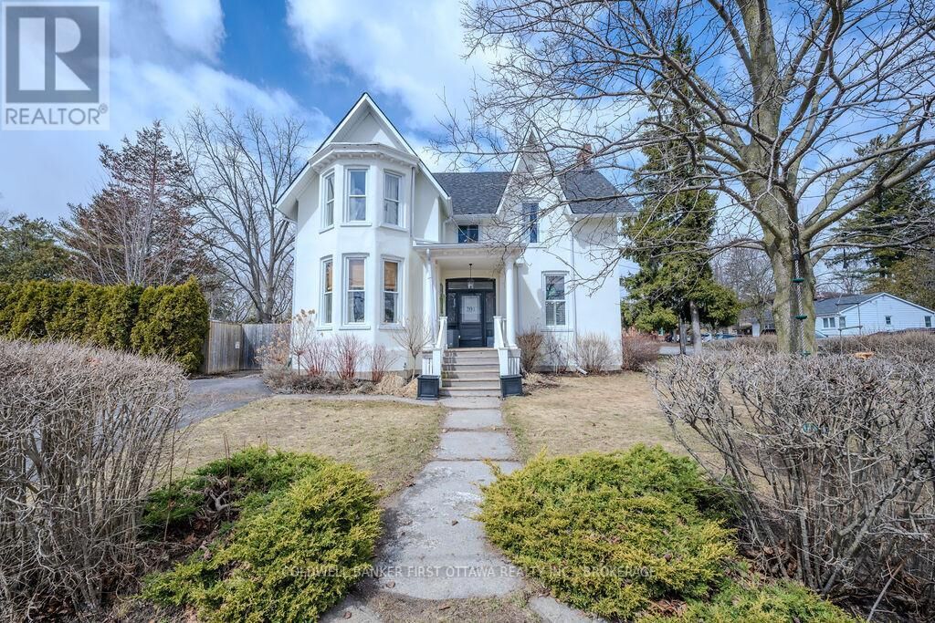 Photo de la propriété:  201 Bridge Street West  ON K7R 2E5 