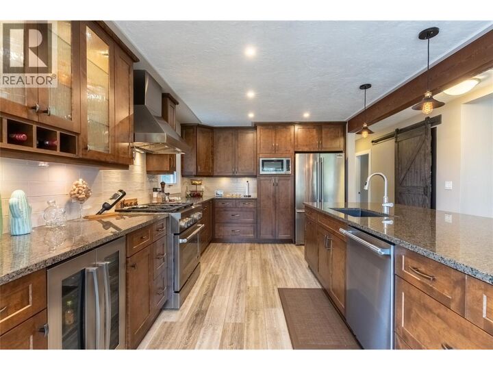 Property Photo: 725 Yates Road BC V2B 6E1