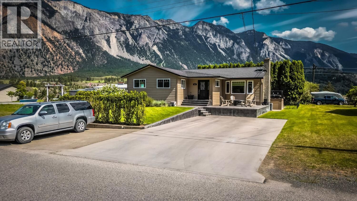 Property Photo: 692 Summers Street BC V0K 1V0