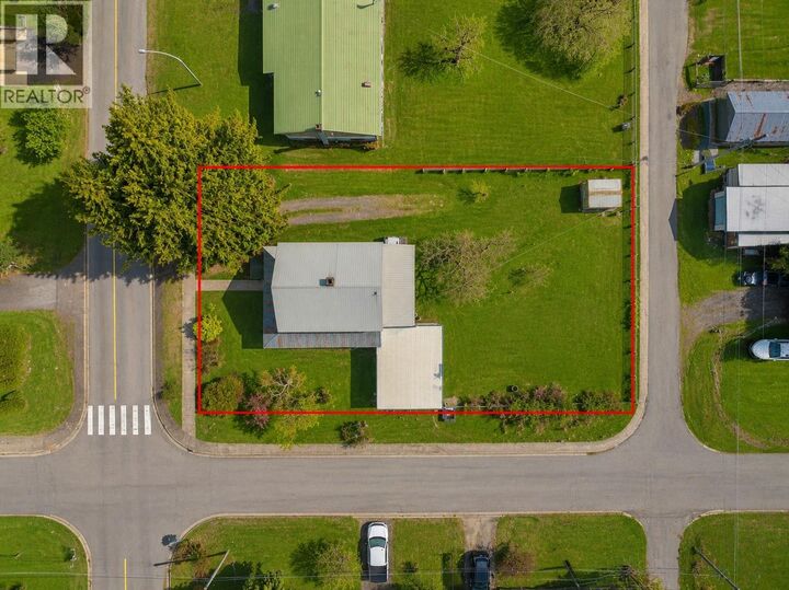 Photo de la propriété:  1202 First Street  BC V0E 2S0 