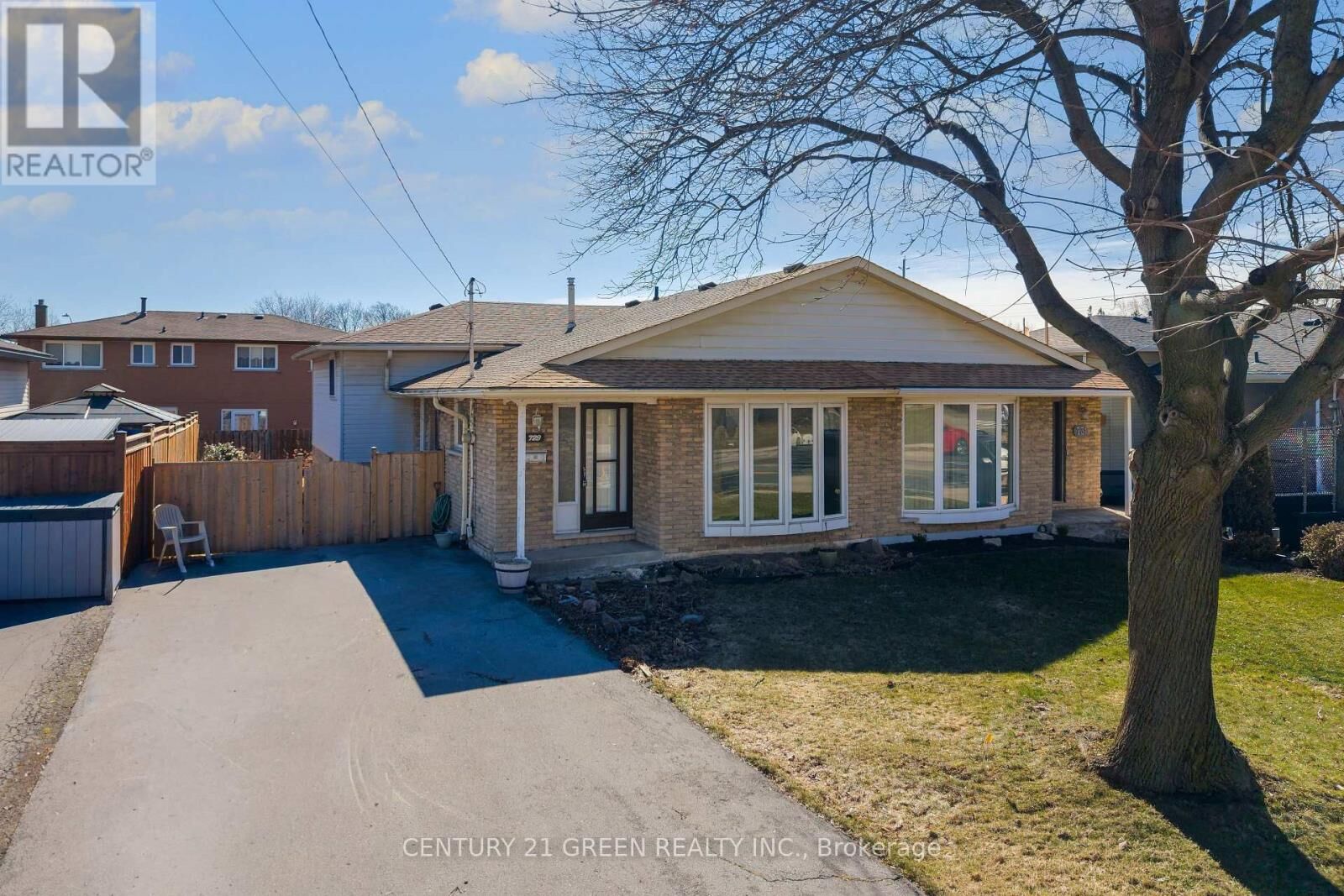 Property Photo:  729 West 5th Street  ON L9C 3R3 