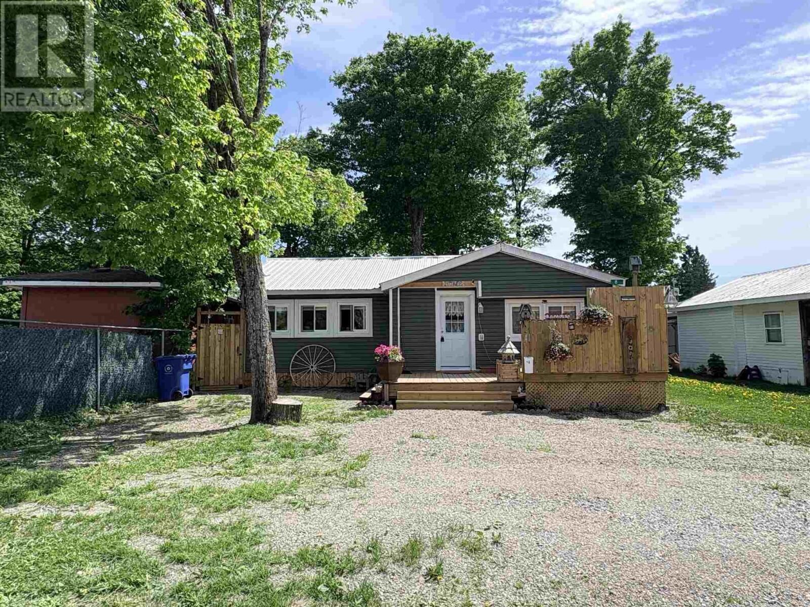 Photo de la propriété:  8 Wildwood Dr  ON P6A 5K7 