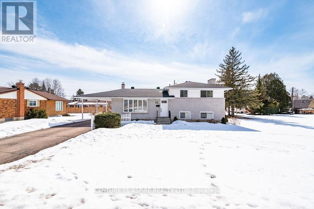 Property Photo:  631 Birch Street  ON K8A 7K7 