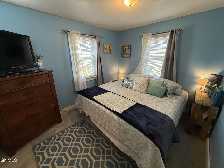 Property Photo:  305 Putnam Street  ND 58575 