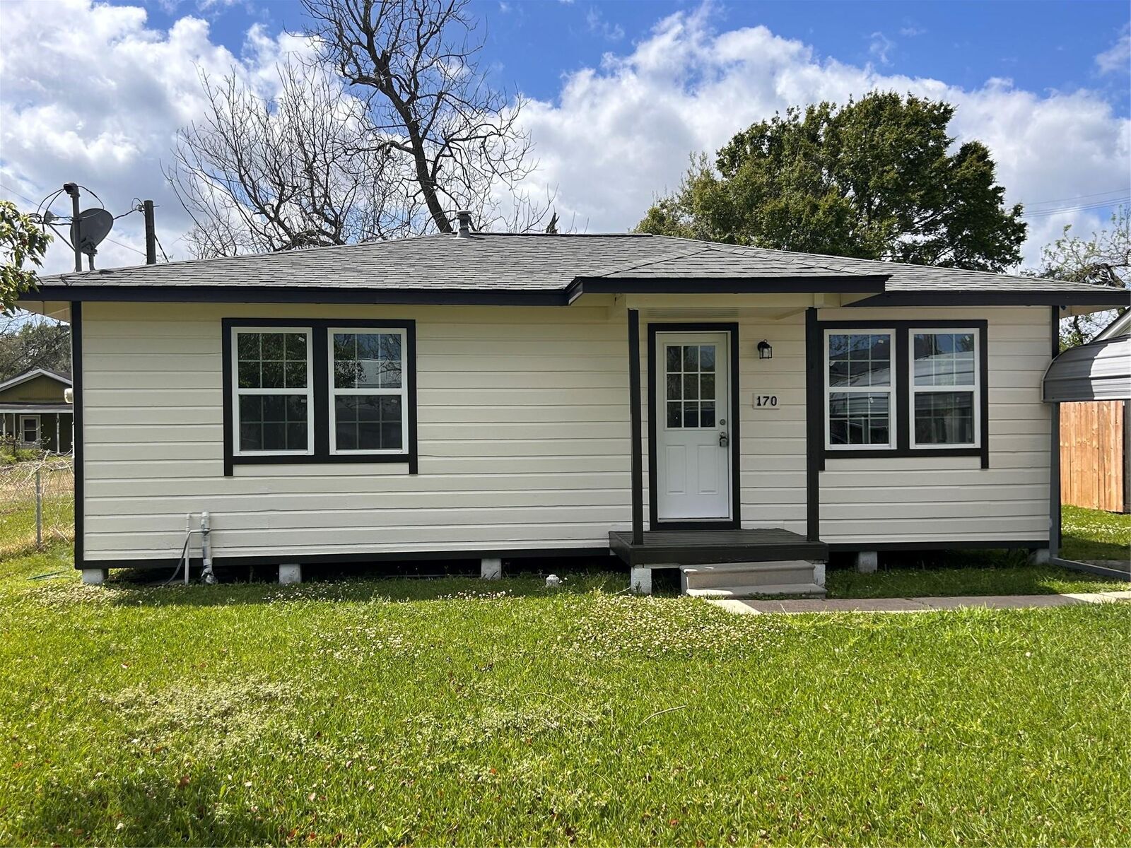 Property Photo: 170 Lois Street TX 77531