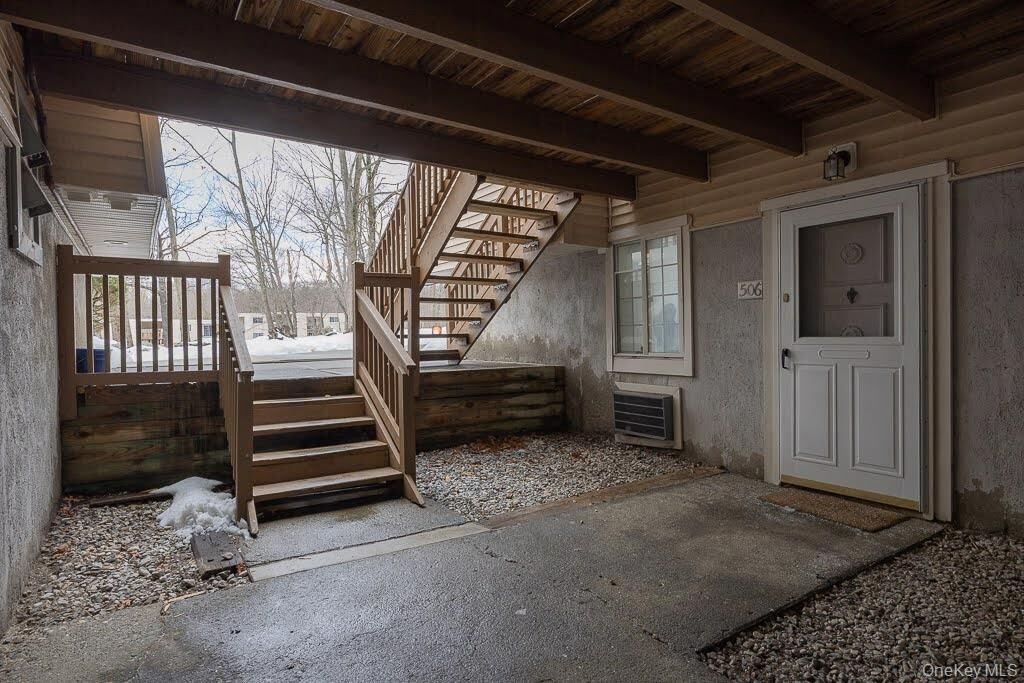 Property Photo:  506 Fox Run Lane  NY 10512 