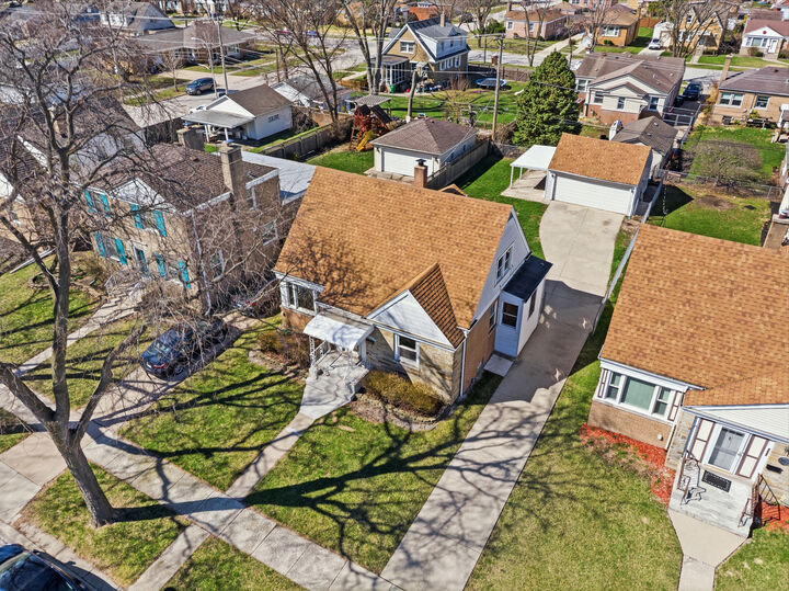 Property Photo: 1946 Portsmouth Avenue IL 60154