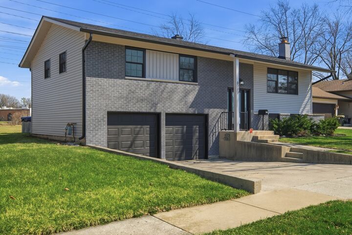 Property Photo:  6717 Patton Drive  IL 60517 