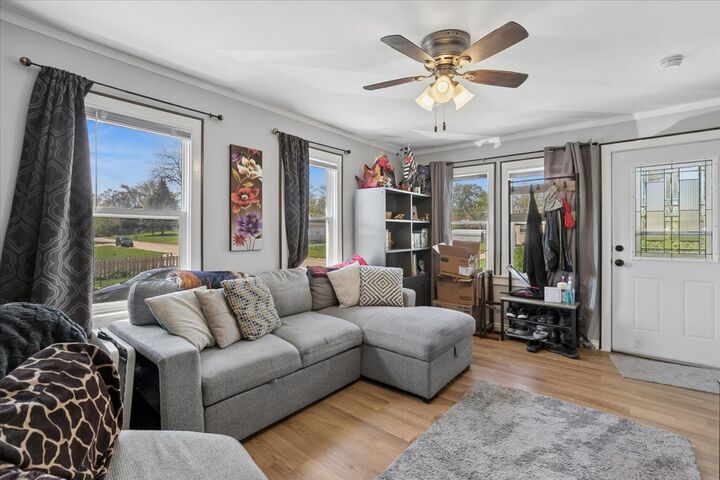 Property Photo:  2217 Honore Avenue  IL 60064 