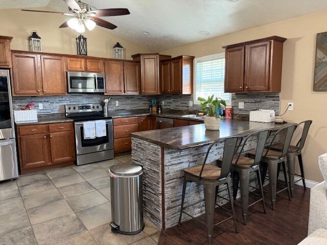 Property Photo:  911 E Stotlar Street  IL 62848 