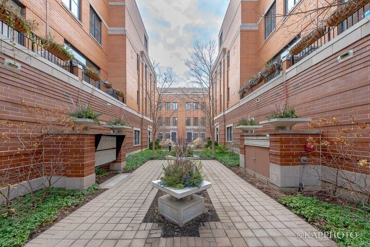 Property Photo:  1117 W Monroe Street 15  IL 60607 