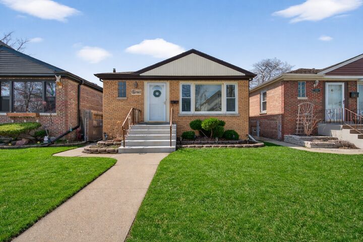 Property Photo:  10552 S Troy Street  IL 60655 