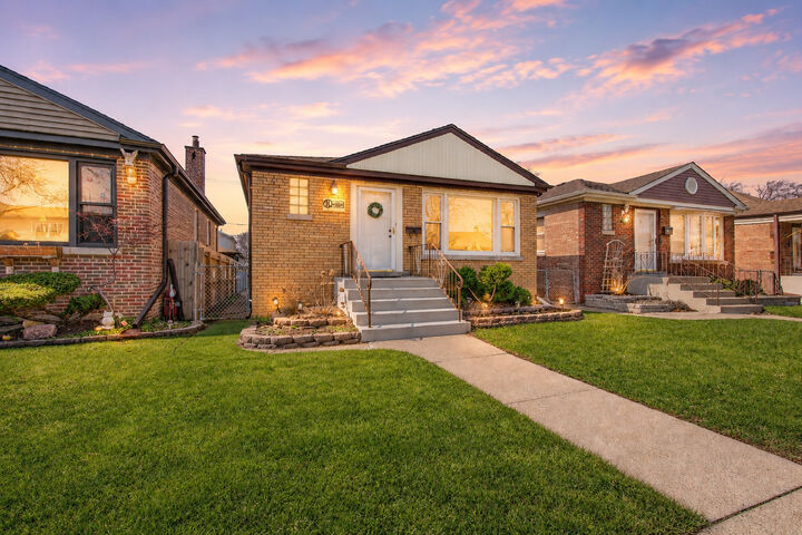 Property Photo:  10552 S Troy Street  IL 60655 