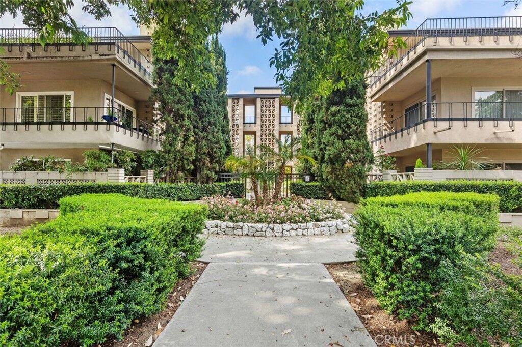 Property Photo:  1235 S Orange Grove Boulevard 1  CA 91105 