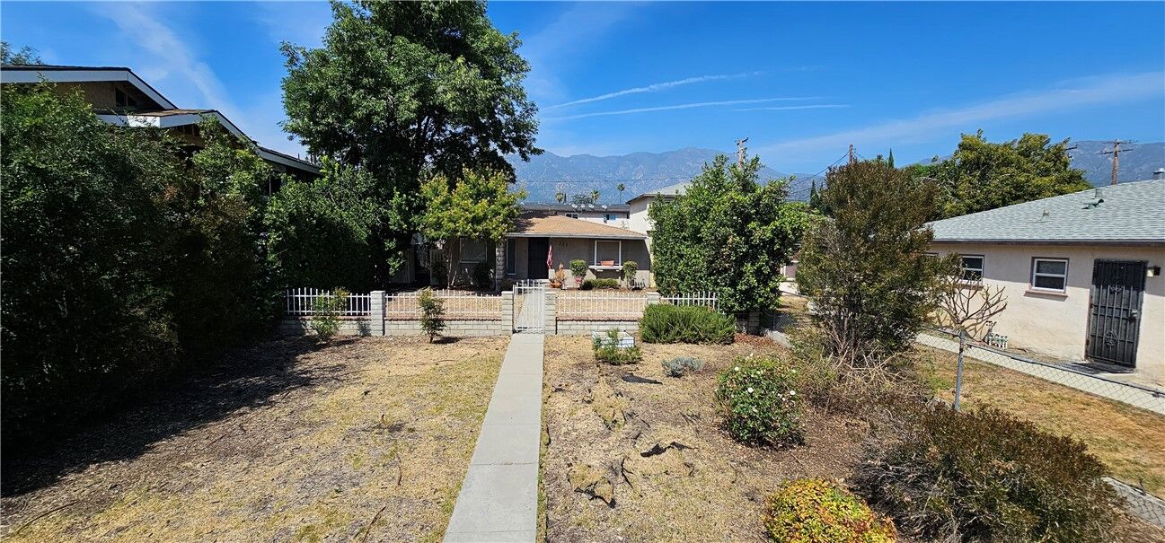 Property Photo:  231 E Walnut  CA 91016 