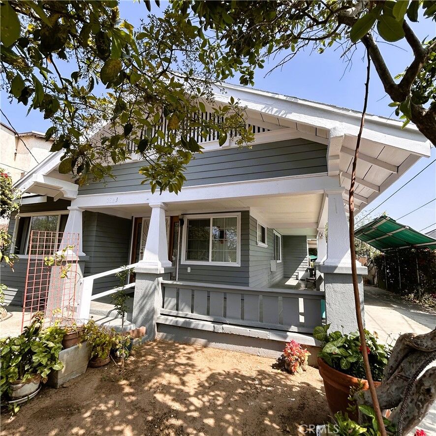 Property Photo: 2823 E 6th CA 90023