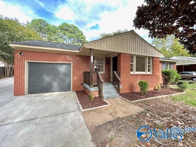 Property Photo: 318 Graycroft Drive AL 35802