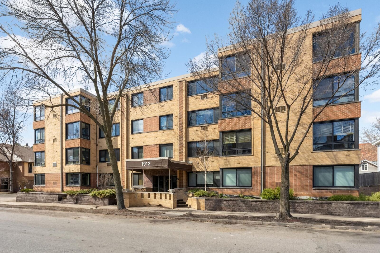 Property Photo: 1912 Dupont Avenue S 405 MN 55403