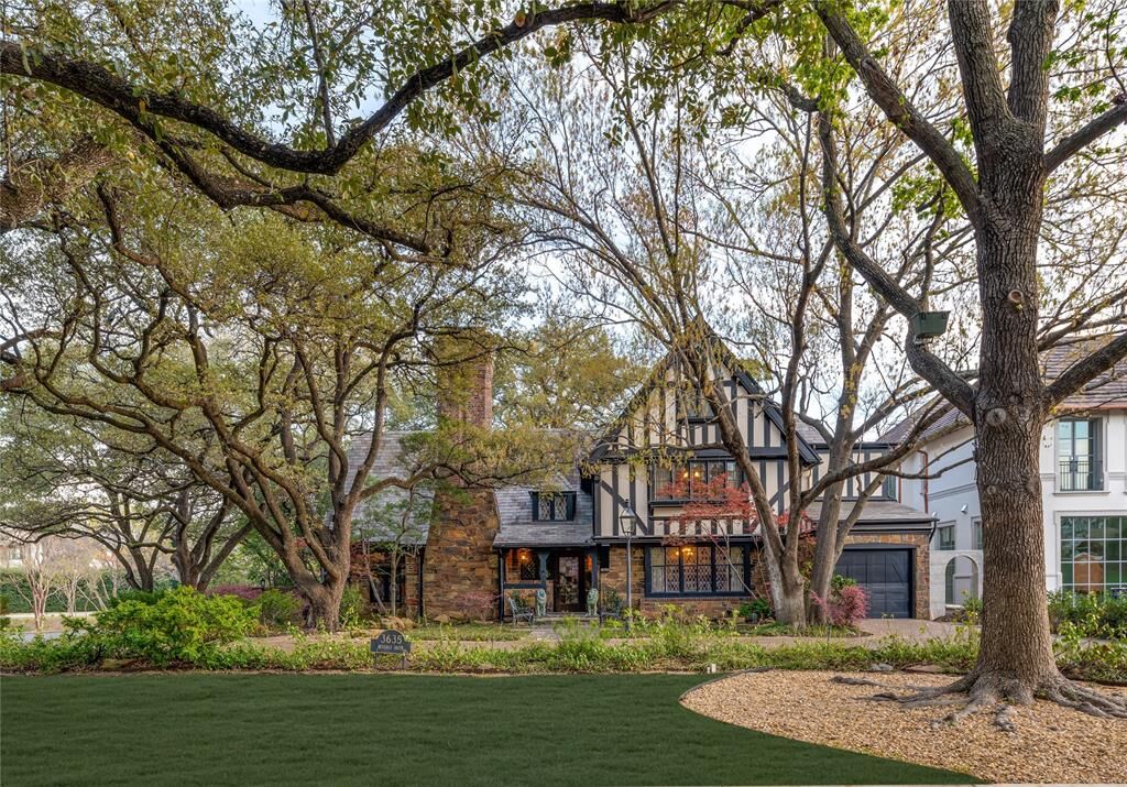 Property Photo: 3635 Beverly Drive TX 75205