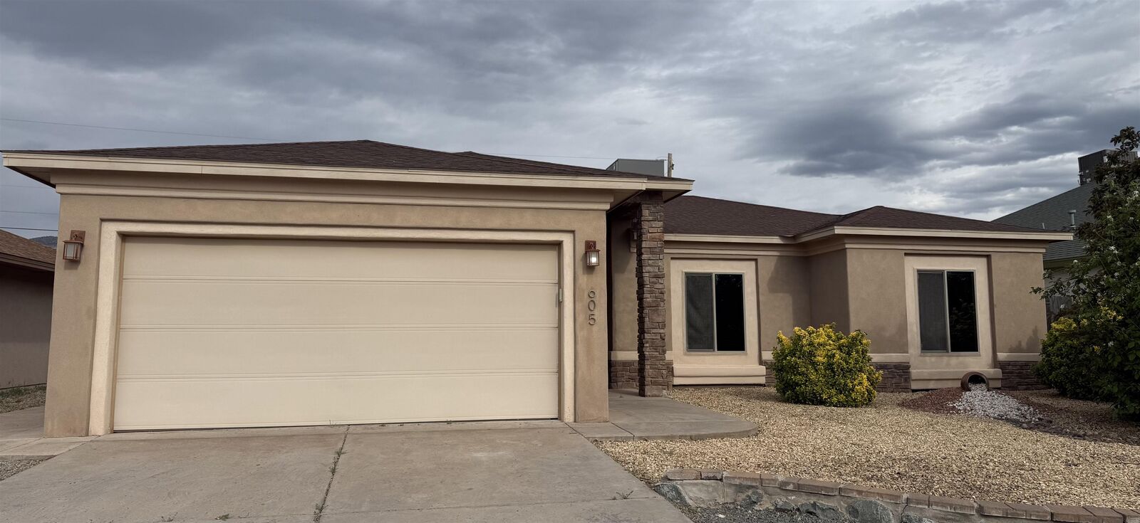 Property Photo: 605 Coronado Dr NM 88310