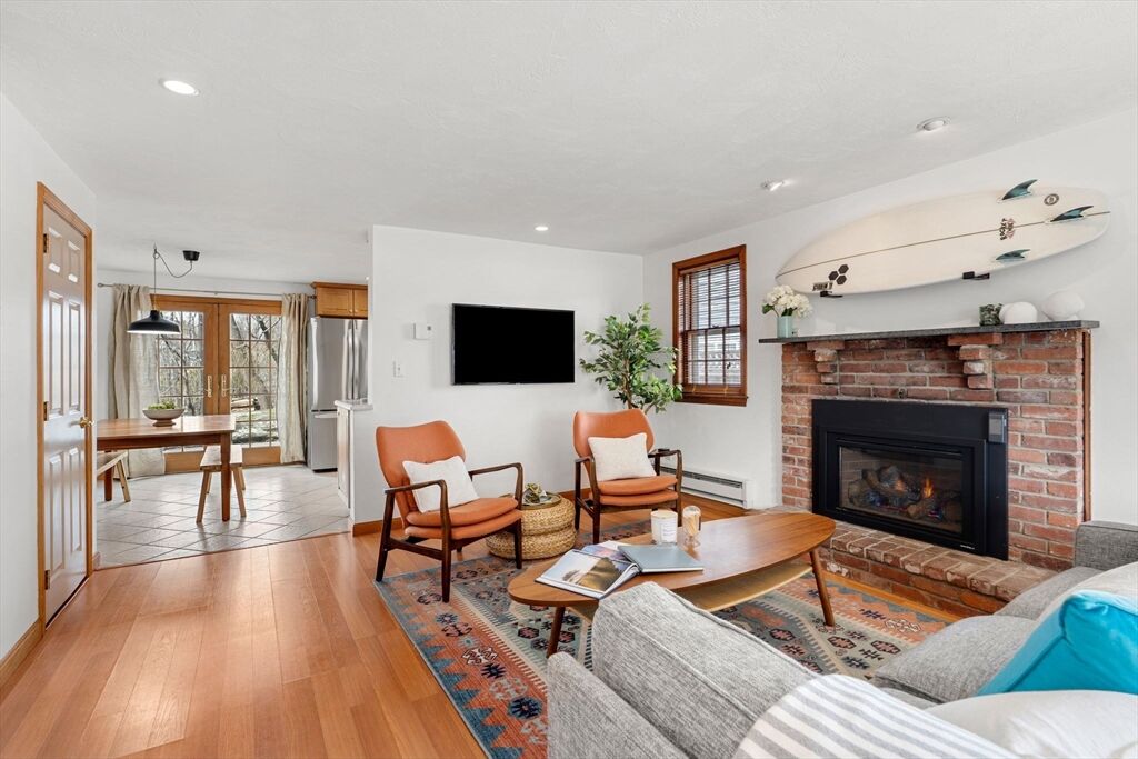 Property Photo:  23 Hillside Ave 23  MA 01945 