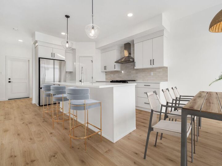 114 Miners Road W — photo 1