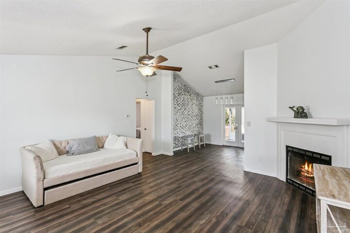 Property Photo:  4720 Kitty Hawk Cir  FL 32563 