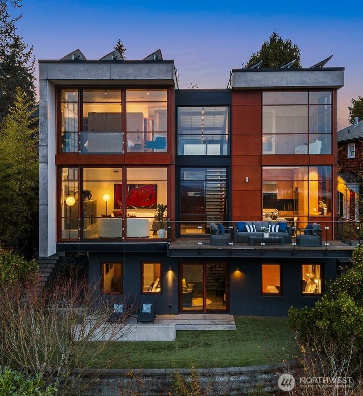 Property Photo: 1527 E Howe Street WA 98112