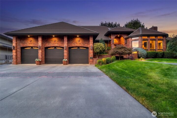 Property Photo:  2245  Crosshaven Drive  WA 99362 