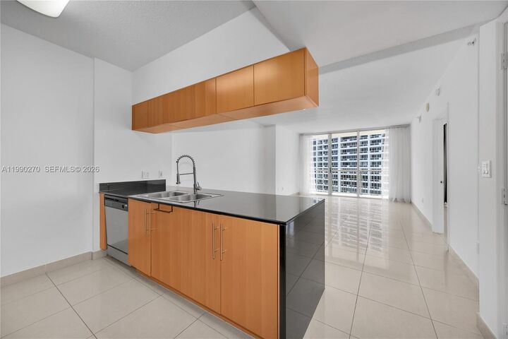 Property Photo: 1750 N Bayshore Dr 2804 FL 33132