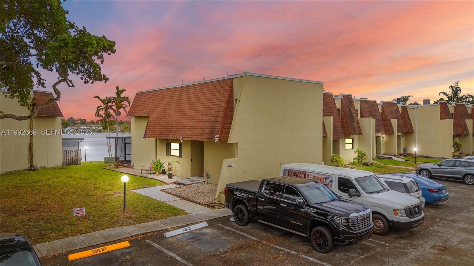 Property Photo: 8920 Palm Tree Ln 8920 FL 33024