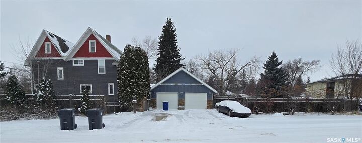 Property Photo:  717 Coteau Avenue  SK S4H 0G9 