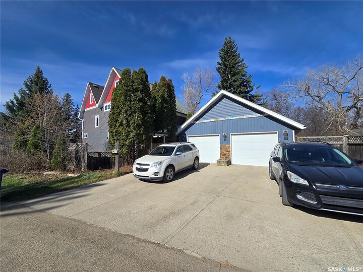 Property Photo: 717 Coteau Avenue SK S4H 0G9