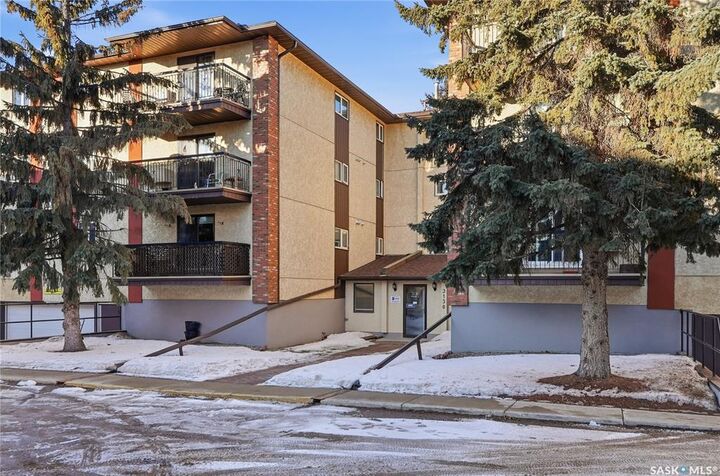 Property Photo:  3130 Louise Street 206  SK S7J 3L8 