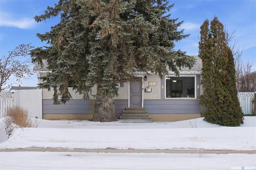 Property Photo: 309 Lloyd Crescent SK S7L 4Z2
