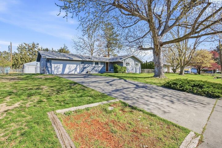 Property Photo:  716 W 12th St  WA 99320 